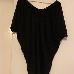 Black mid sleeve tee